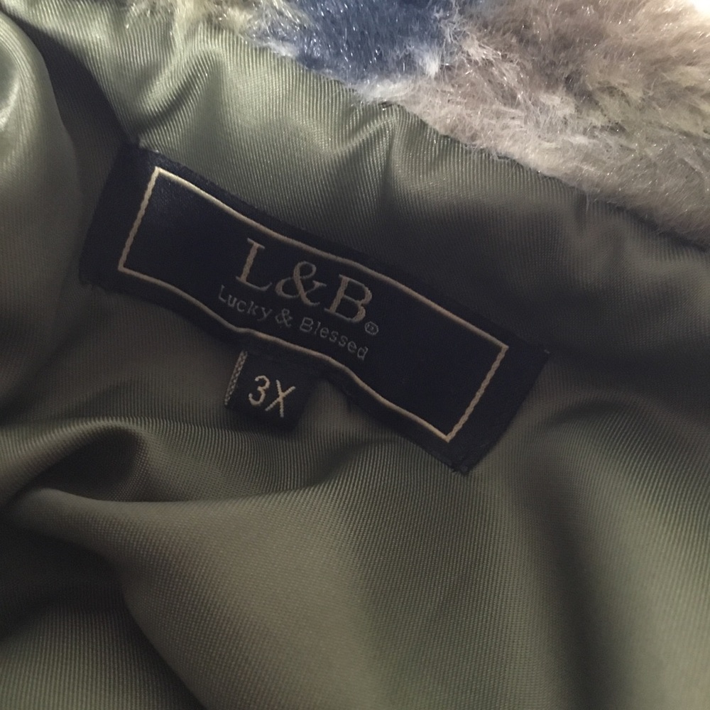 Lucky & Blessed Women’s Faux Fur Camouflage Vest Size 3X - Picture 5 of 6
